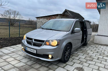 Минивэн Dodge Grand Caravan 2017 в Киеве