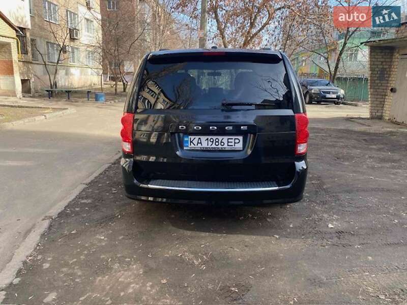 Минивэн Dodge Grand Caravan 2017 в Киеве