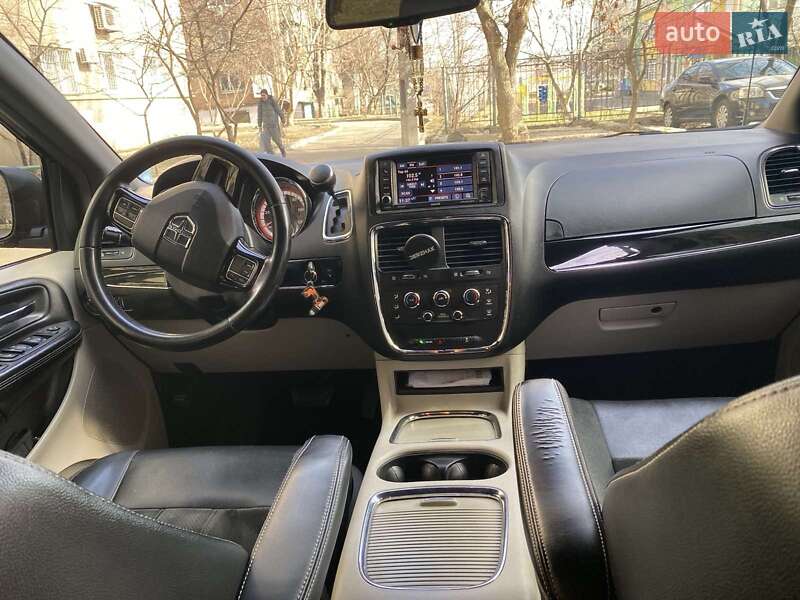Минивэн Dodge Grand Caravan 2017 в Киеве