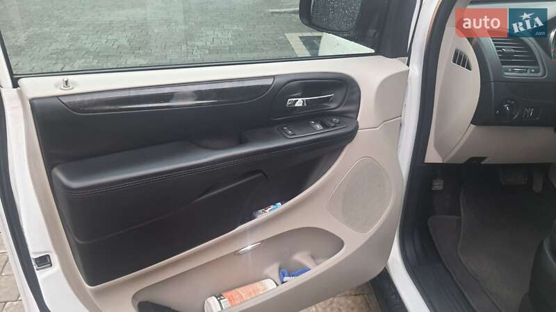 Минивэн Dodge Grand Caravan 2013 в Львове