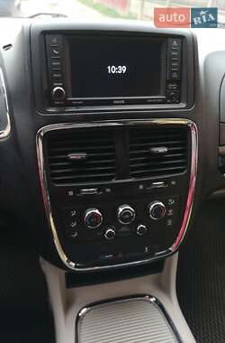 Минивэн Dodge Grand Caravan 2020 в 