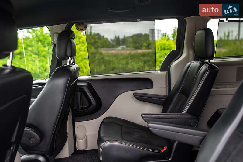 Мінівен Dodge Grand Caravan 2017 в Умані