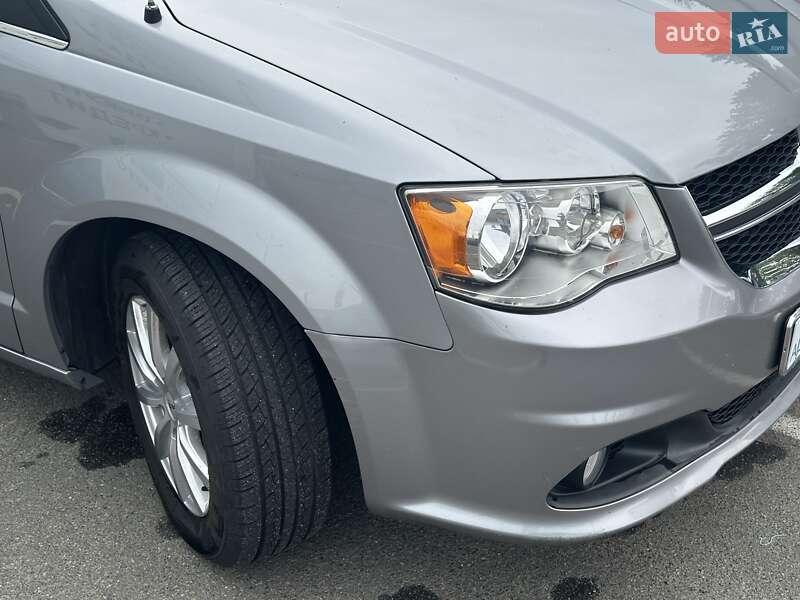 Мінівен Dodge Grand Caravan 2017 в Києві