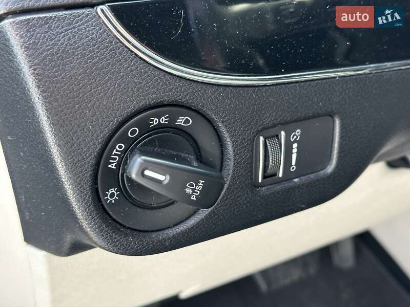 Мінівен Dodge Grand Caravan 2017 в Києві