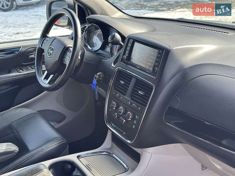 Мінівен Dodge Grand Caravan 2017 в Києві