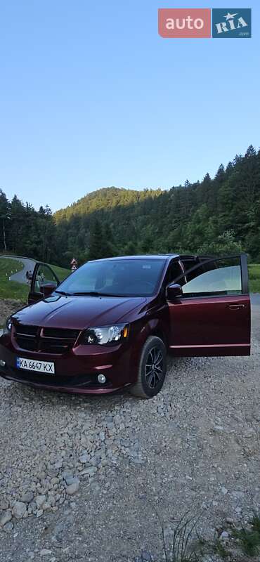 Минивэн Dodge Grand Caravan 2018 в Киеве фото 10 Минивэн Dodge Grand Caravan 2018 в Киеве