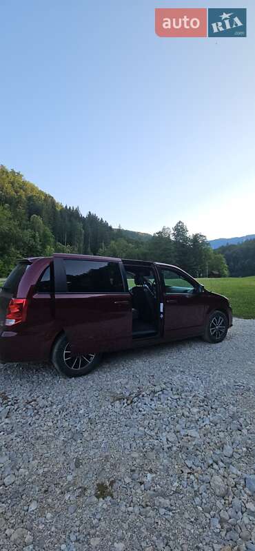 Минивэн Dodge Grand Caravan 2018 в Киеве фото 17 Минивэн Dodge Grand Caravan 2018 в Киеве