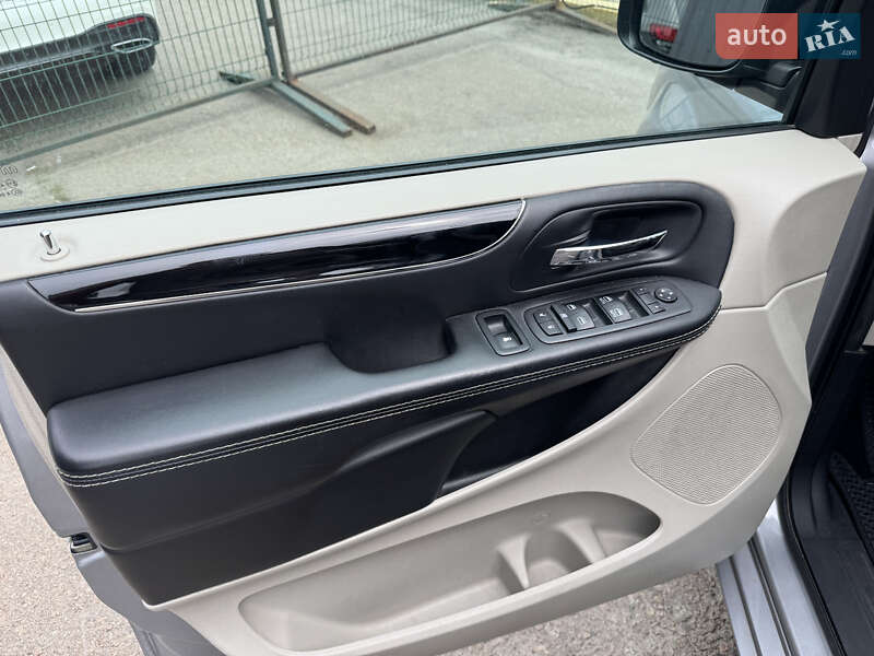 Мінівен Dodge Grand Caravan 2017 в Києві