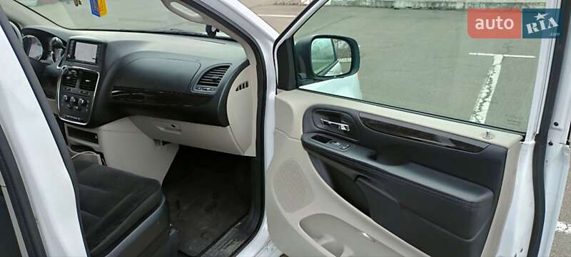 Минивэн Dodge Grand Caravan 2017 в Киеве