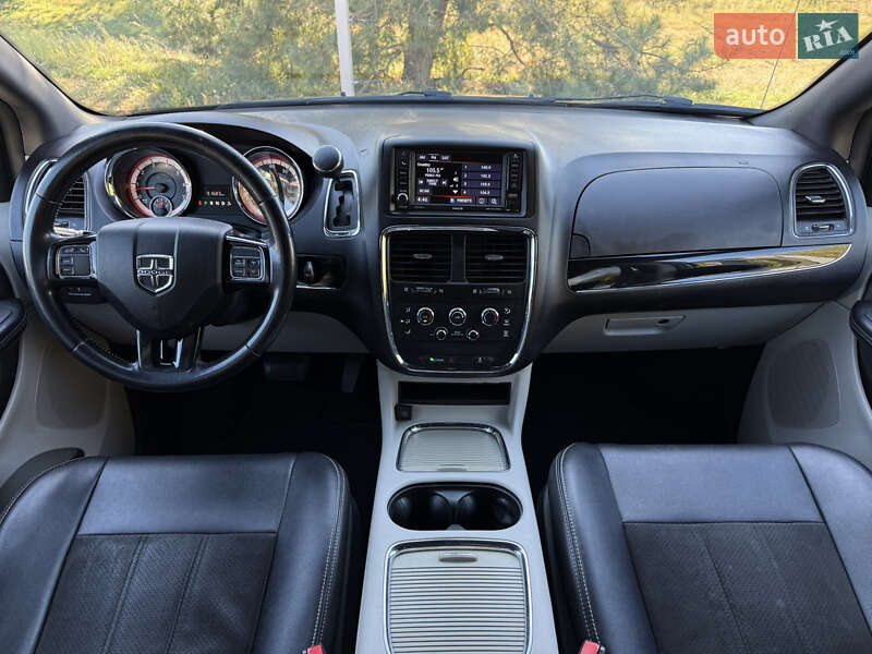 Минивэн Dodge Grand Caravan 2019 в Киеве фото 17 Минивэн Dodge Grand Caravan 2019 в Киеве