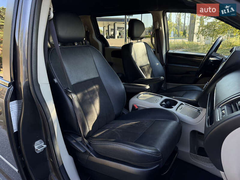 Минивэн Dodge Grand Caravan 2019 в Киеве фото 36 Минивэн Dodge Grand Caravan 2019 в Киеве