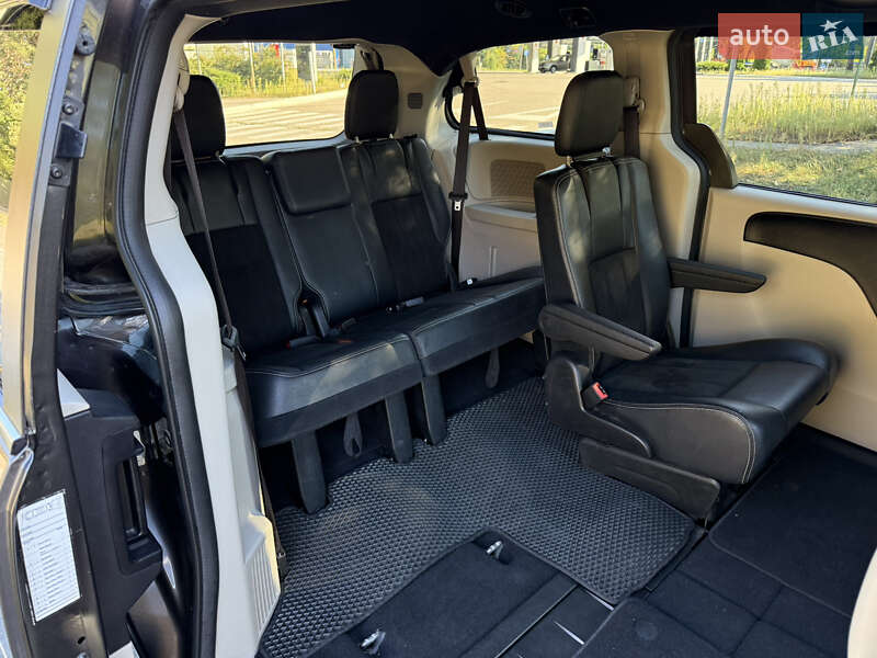Минивэн Dodge Grand Caravan 2019 в Киеве фото 40 Минивэн Dodge Grand Caravan 2019 в Киеве