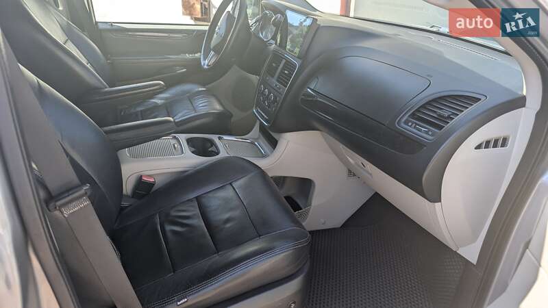 Минивэн Dodge Grand Caravan 2016 в Хмельницком фото 41 Минивэн Dodge Grand Caravan 2016 в Хмельницком