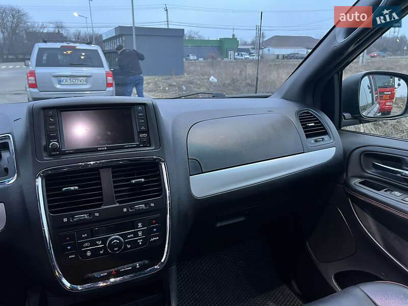 Мінівен Dodge Grand Caravan 2016 в Боярці