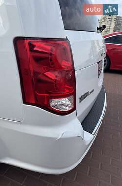 Минивэн Dodge Grand Caravan 2017 в 