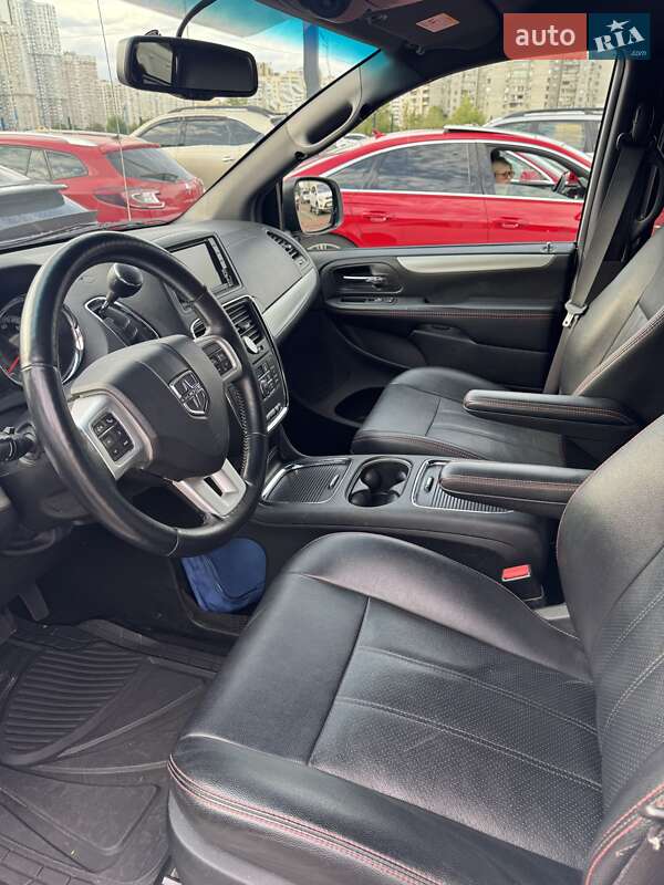 Мінівен Dodge Grand Caravan 2017 в Києві