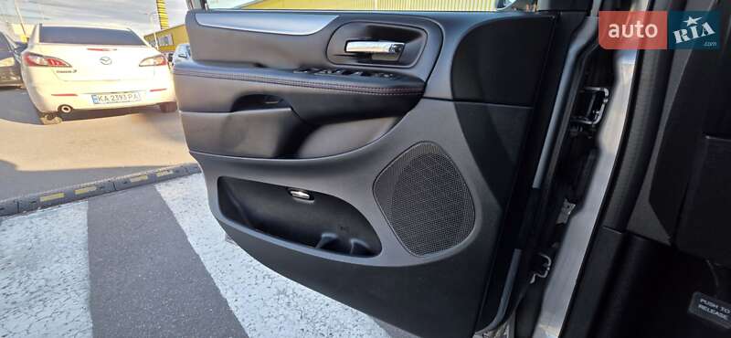 Мінівен Dodge Grand Caravan 2017 в Києві