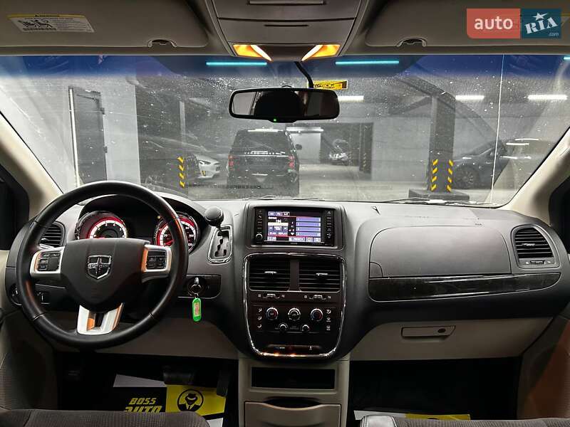 Мінівен Dodge Grand Caravan 2017 в Чернівцях
