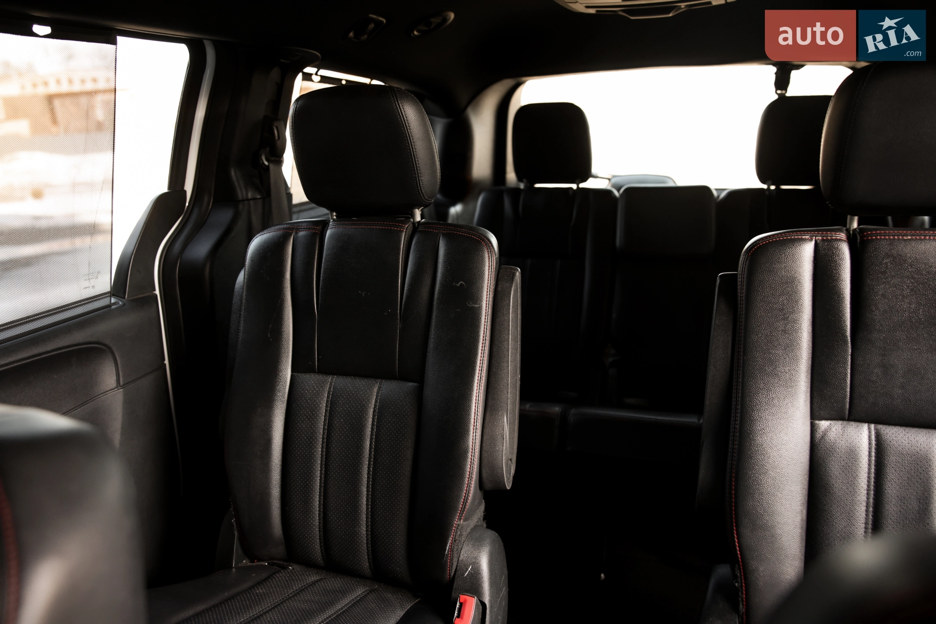 2017 Dodge Caravan - мініатюра 29
