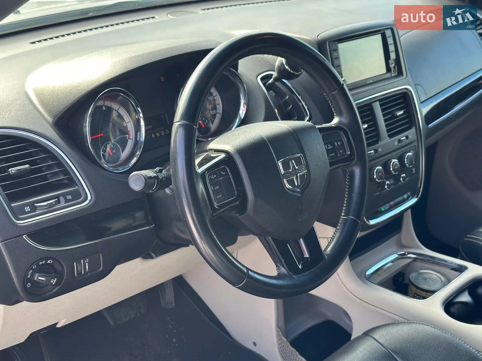2017 Dodge Caravan - мініатюра 13