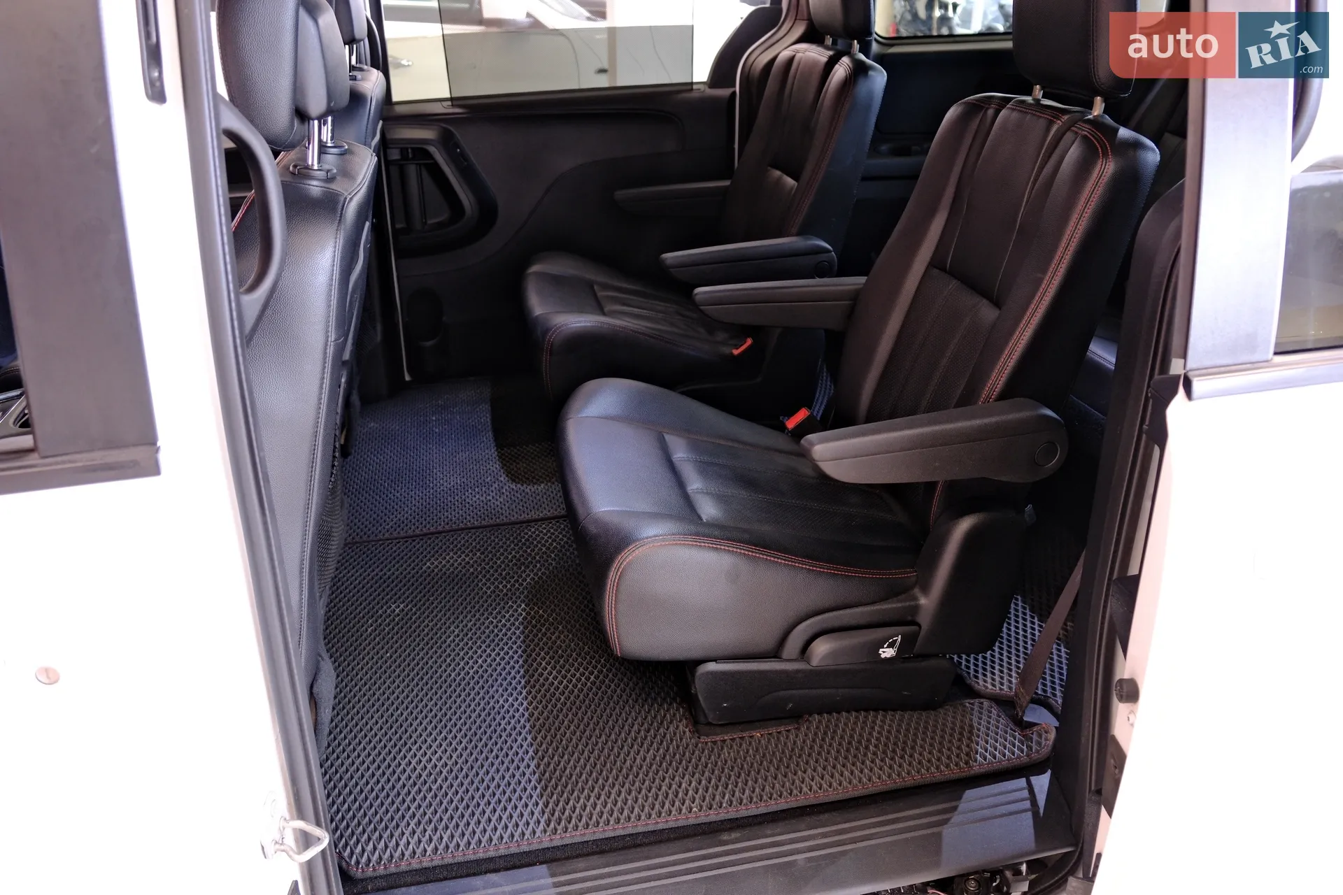 2018 Dodge Caravan - мініатюра 29