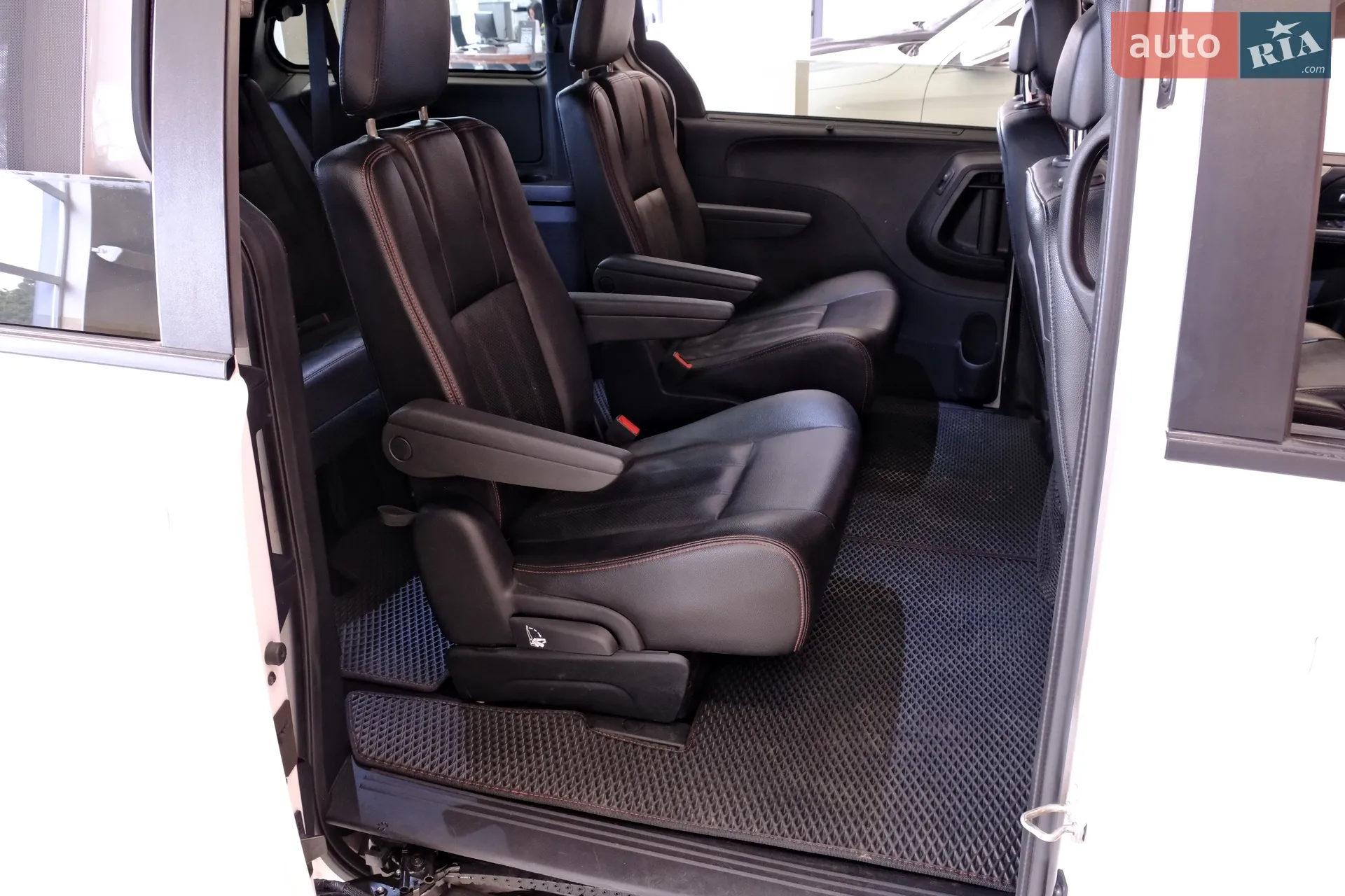 2018 Dodge Caravan - мініатюра 37