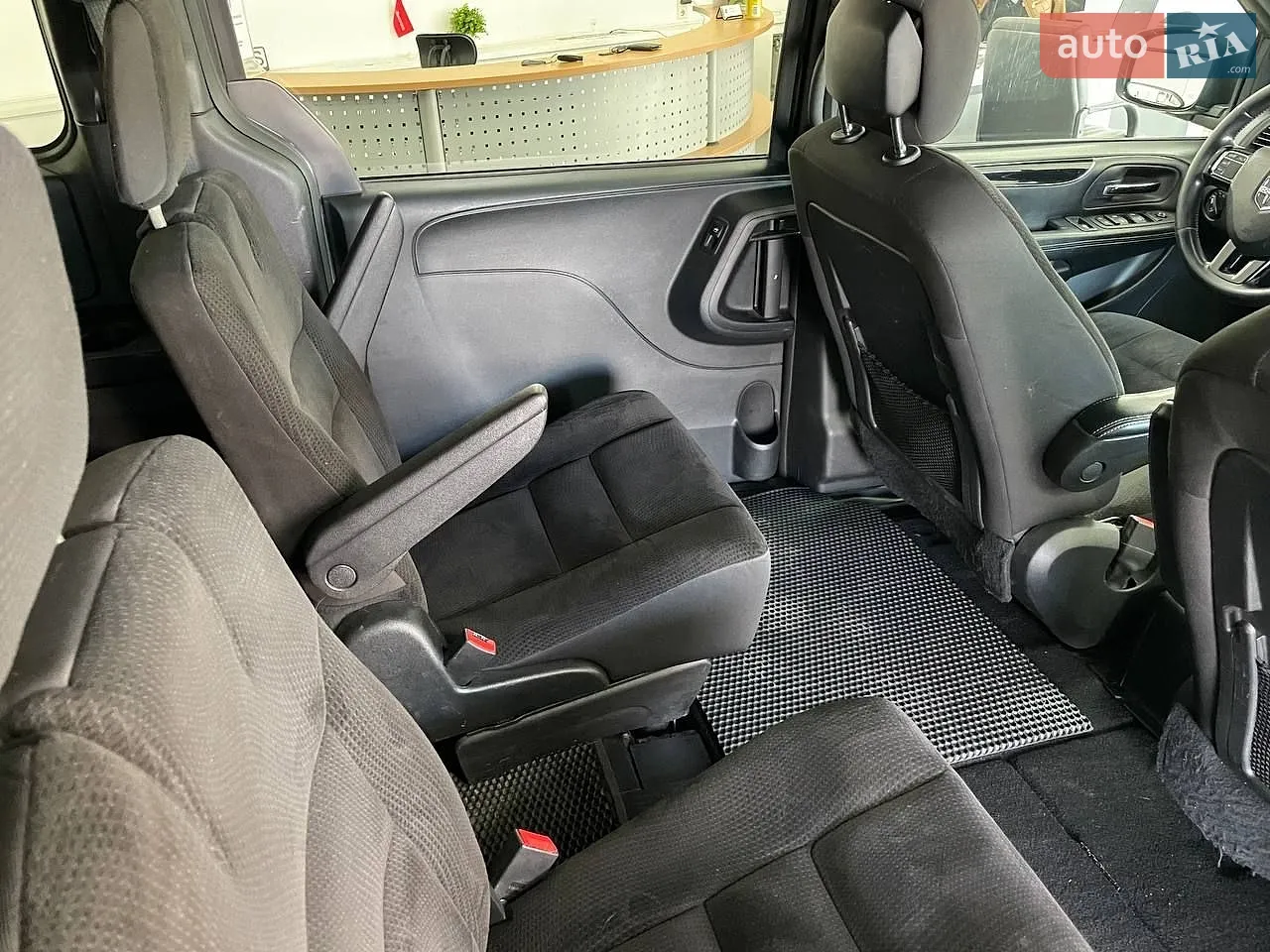2018 Dodge Caravan - мініатюра 35