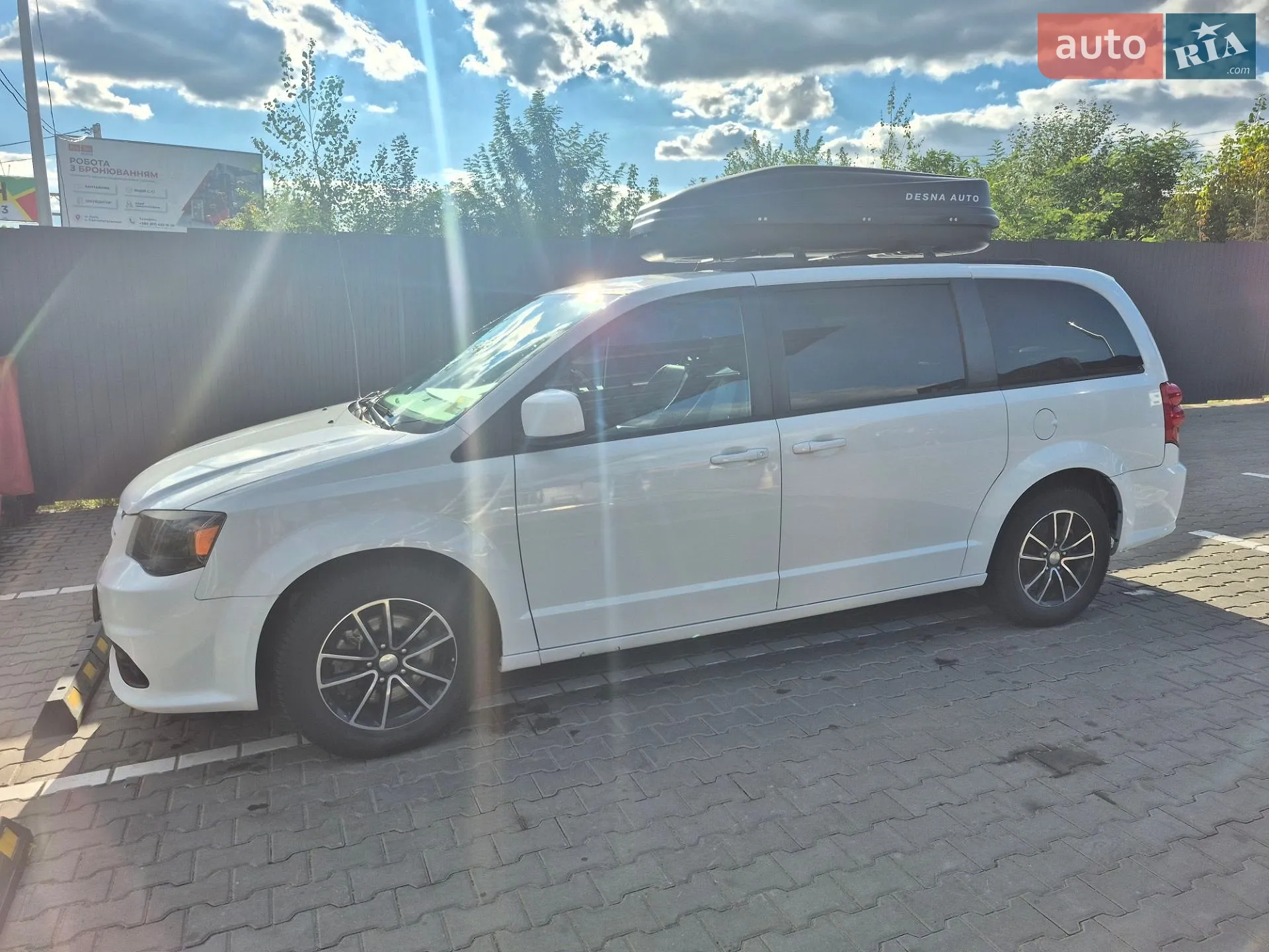 2019 Dodge Caravan - мініатюра 2