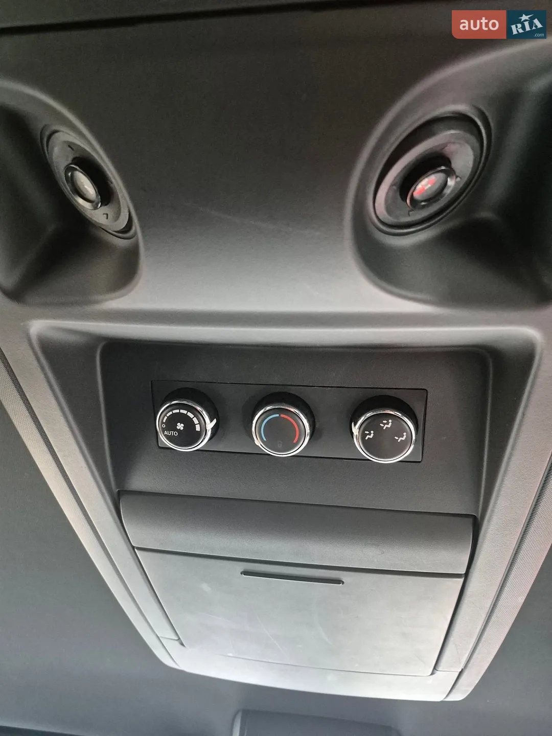 2019 Dodge Caravan - мініатюра 26