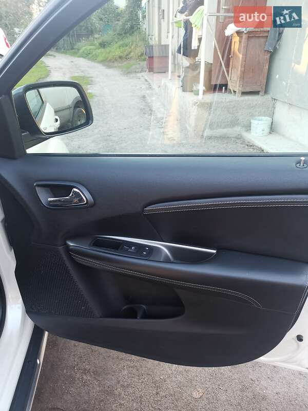 Позашляховик / Кросовер Dodge Journey 2015 в Володимирі