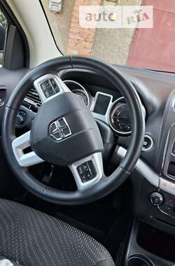 Позашляховик / Кросовер Dodge Journey 2017 в 