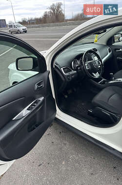 Позашляховик / Кросовер Dodge Journey 2011 в 