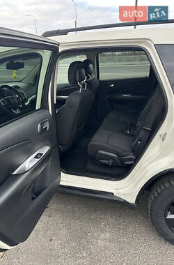 Позашляховик / Кросовер Dodge Journey 2011 в 