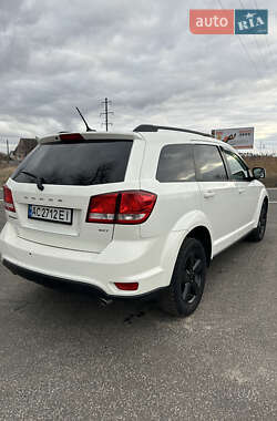 Позашляховик / Кросовер Dodge Journey 2011 в 