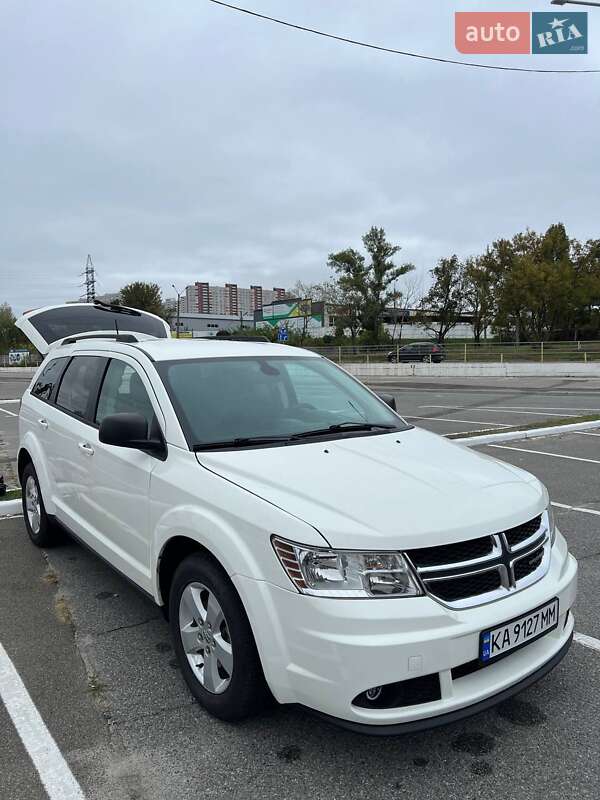 Позашляховик / Кросовер Dodge Journey 2020 в 