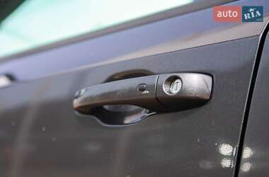Позашляховик / Кросовер Dodge Journey 2013 в 
