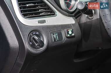 Позашляховик / Кросовер Dodge Journey 2013 в 