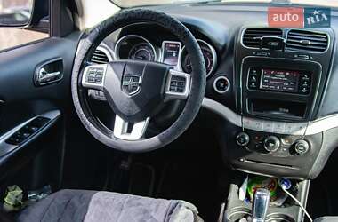 Позашляховик / Кросовер Dodge Journey 2013 в 