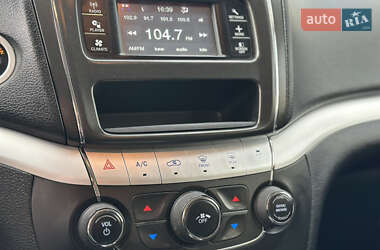 Позашляховик / Кросовер Dodge Journey 2014 в 
