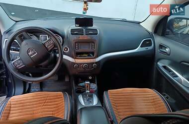 Позашляховик / Кросовер Dodge Journey 2013 в 