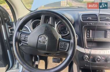 Позашляховик / Кросовер Dodge Journey 2013 в 