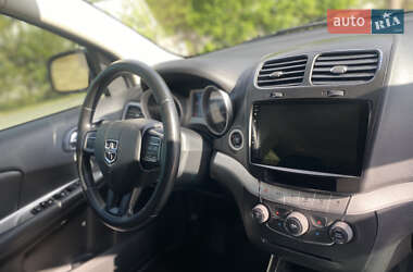 Позашляховик / Кросовер Dodge Journey 2012 в 