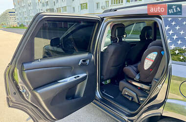 Позашляховик / Кросовер Dodge Journey 2016 в 