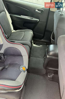 Позашляховик / Кросовер Dodge Journey 2012 в 