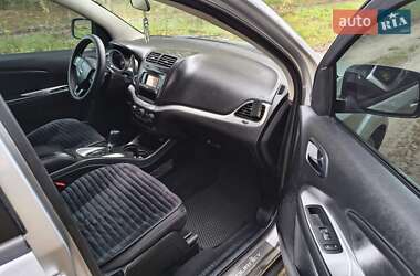 Позашляховик / Кросовер Dodge Journey 2012 в 