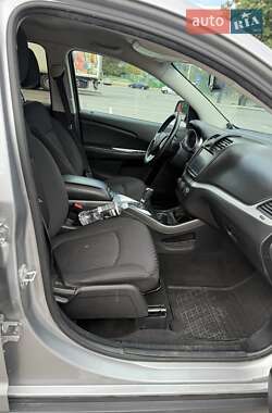 Позашляховик / Кросовер Dodge Journey 2016 в 