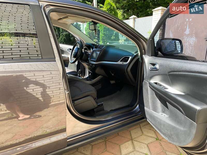 Внедорожник / Кроссовер Dodge Journey 2014 в Черновцах