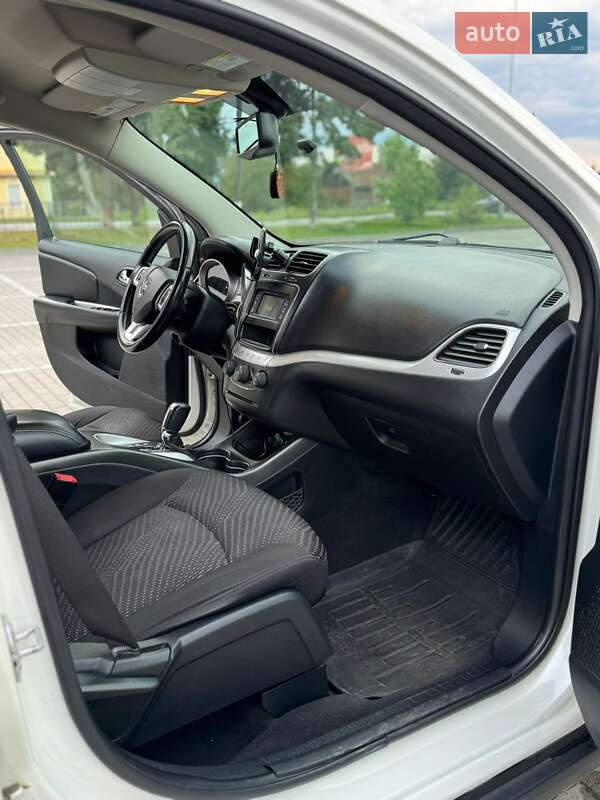 Внедорожник / Кроссовер Dodge Journey 2014 в 