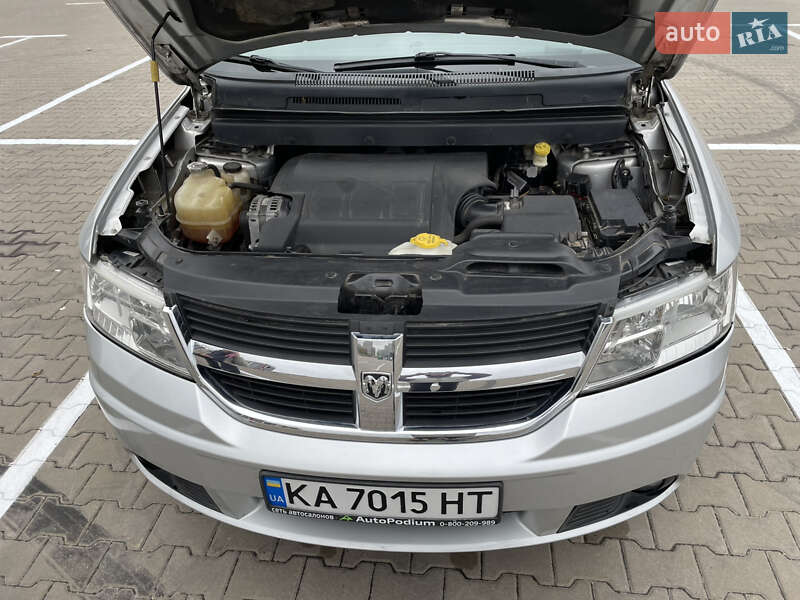 Позашляховик / Кросовер Dodge Journey 2010 в Києві
