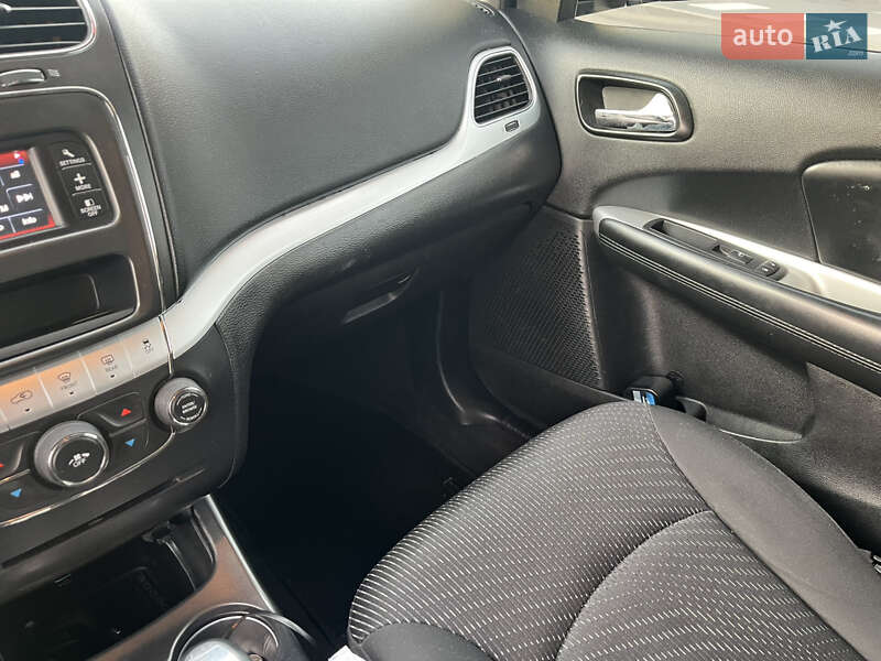 Внедорожник / Кроссовер Dodge Journey 2017 в Вишневом